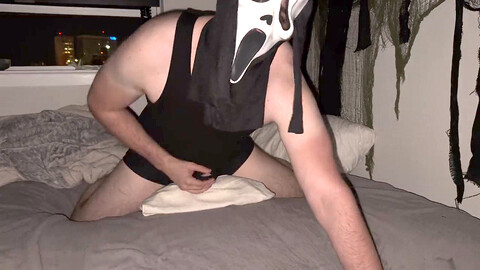 Un mec musclé, le mâle gémissant en solo , porno en 4k HD Gay movie