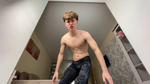 Der heiße Nachbar kommt nach einem schweißtreibenden Workout HD Gay movie