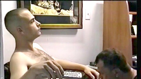 Une bite d’un gay, couple gay, garçons gays HD Gay movie