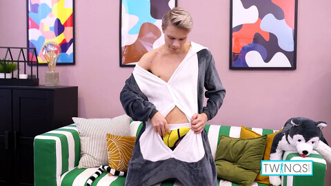 Self cumshot, twunks, twink HD Gay movie