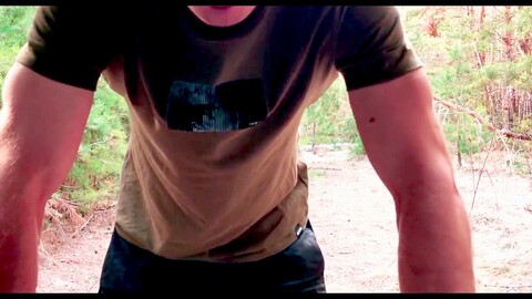 Ein russischer Gangster zeigt seinem schwulen Kumpel, wie man einen Schwanz bläst HD Gay movie